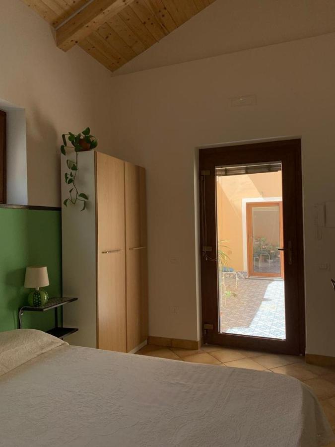 Bed and Breakfast La Stanza In Giardino Cava deʼ Tirreni Exterior foto